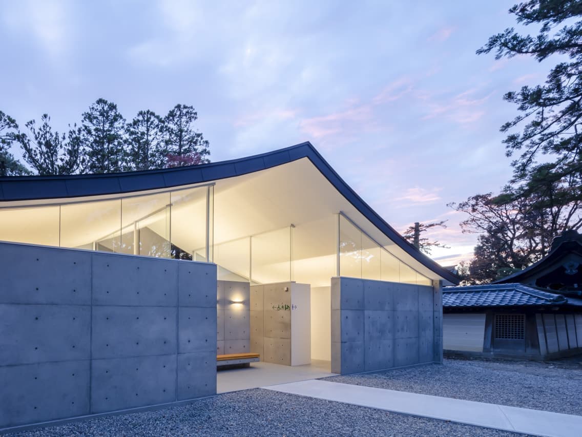 多賀大社　トイレ　公衆トイレ